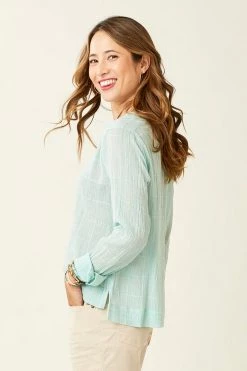 Carve Designs Women's Davis Textured Top - Sea Glass