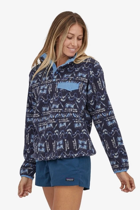 Patagonia W Lightweight Synchilla Snap-T Pullover-Sunshine Dye Hz: New Navy 4 Patagonia W Lightweight Synchilla Snap-T Pullover-Sunshine Dye Hz: New Navy